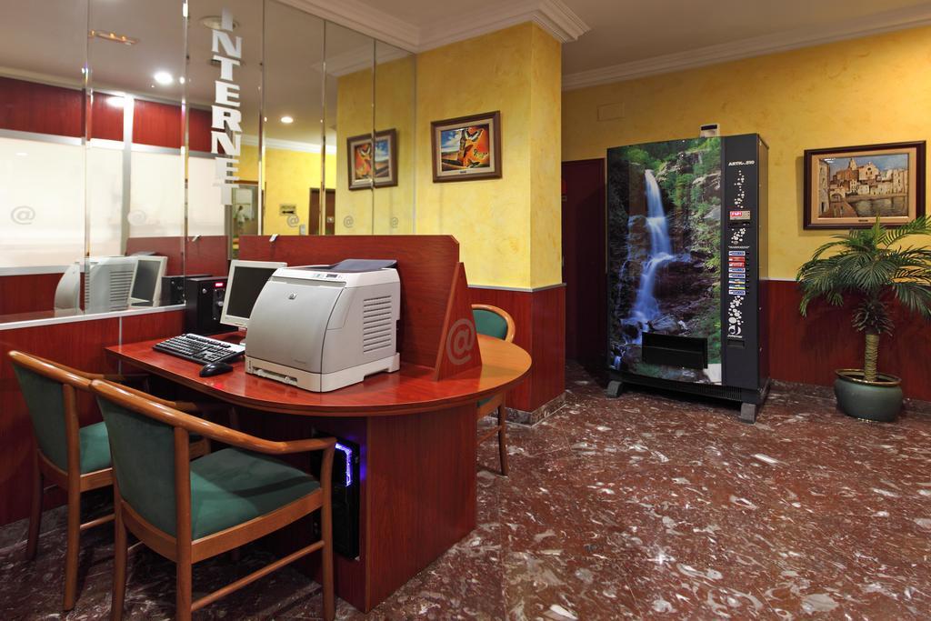 Hotel Los Angeles Figueres  Exterior photo