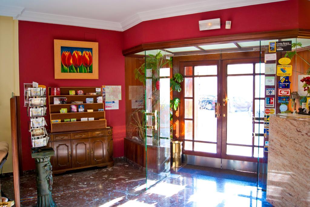 Hotel Los Angeles Figueres  Exterior photo