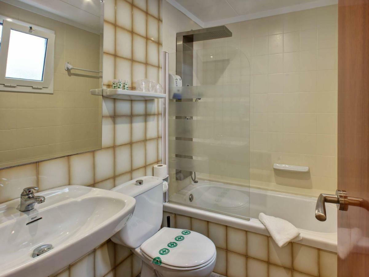 Hotel Los Angeles Figueres  Exterior photo